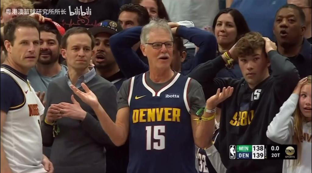 導火索？回顧此前掘金對陣森林狼，威少送出三分犯規(guī)后的眾生相！