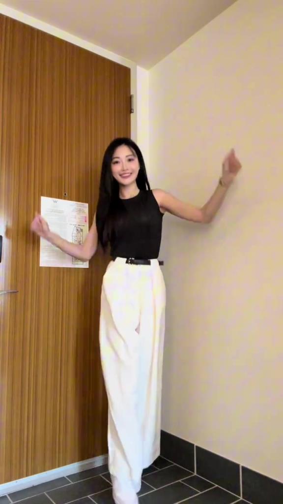 孟超曬自拍：常規(guī)賽正式收官啦，咱們季后賽見啦！