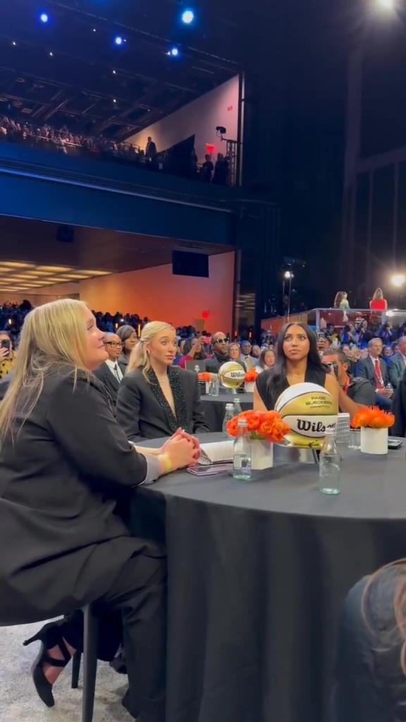 今天這穿搭，差點(diǎn)沒認(rèn)出來！佩奇-布克斯當(dāng)選WNBA狀元后十分淡定